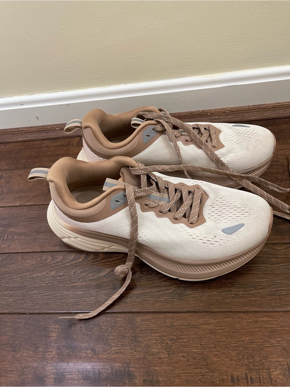 Women’s Neutral-Tone Performance Sneakers - Beige/Cream